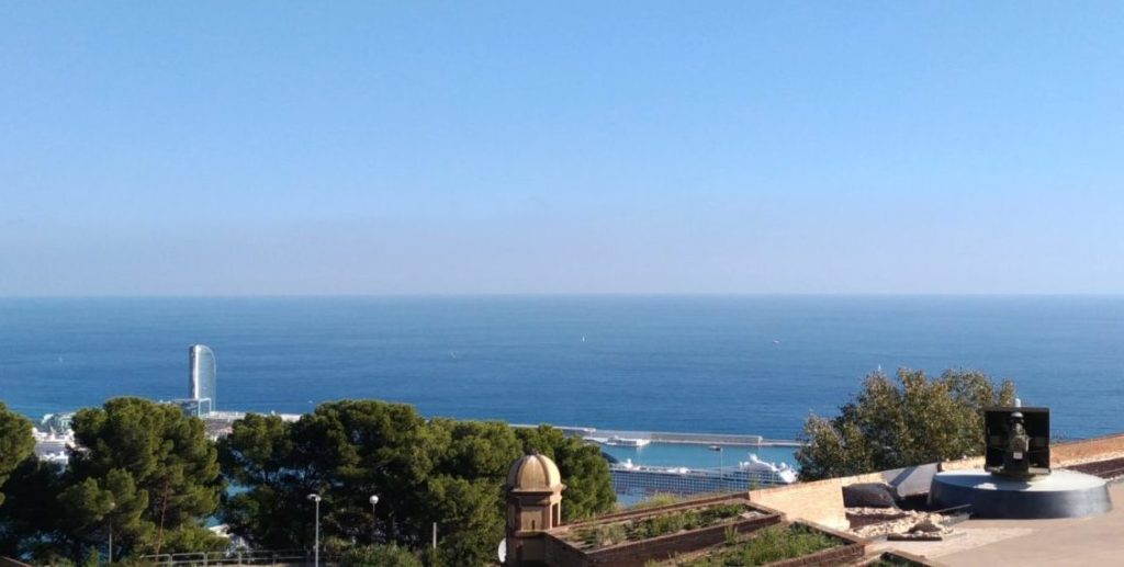 Vista do Mar Mediterrâneo a partir do Castelo de Montjuïc. Fortaleza estratégica